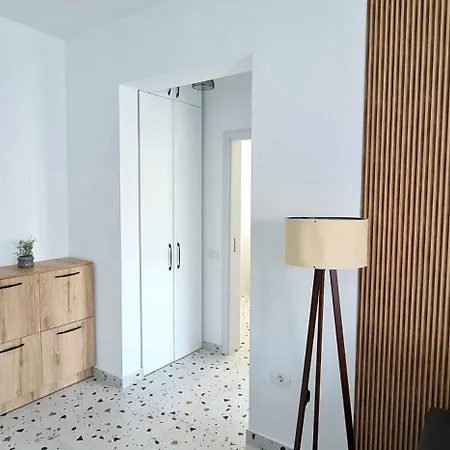 Varaera Vyro Năvodari